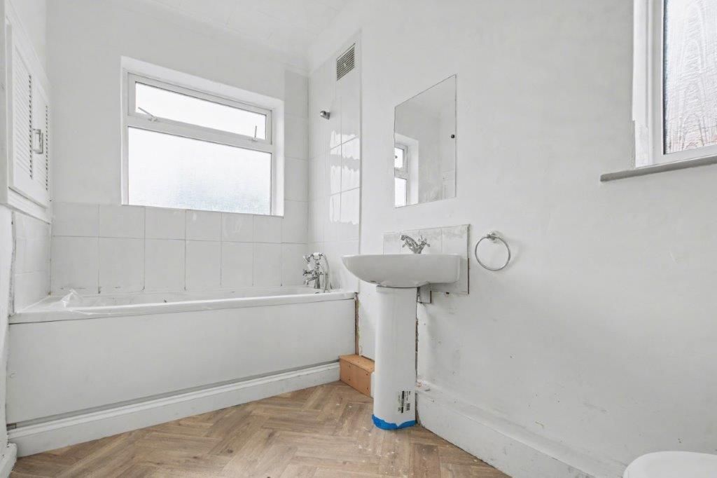 Additional image 9 of 3 bed semi-detached house for saleMaple Avenue, Beeston, Nottingham NG9