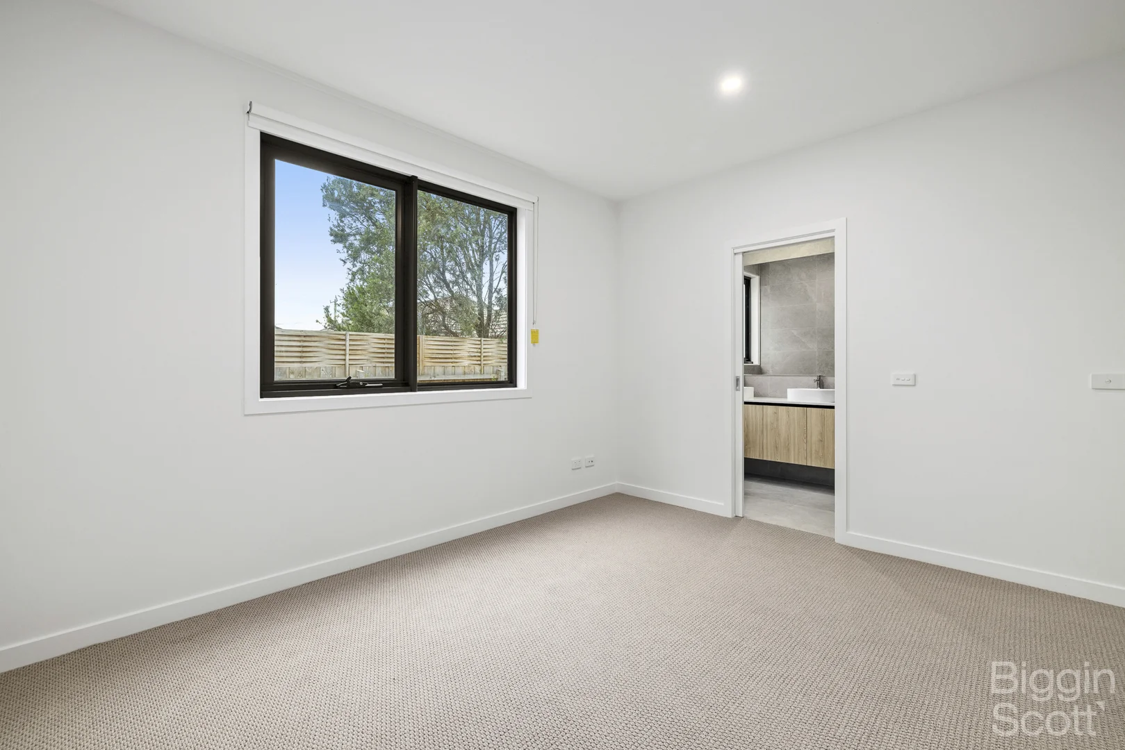 2/5 Carcoola Court, Ormond VIC 3204 photo 5