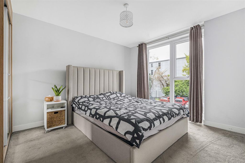 Additional image 7 of 1 bed flat for saleAlder House, Wallingford Way, Maidenhead SL6