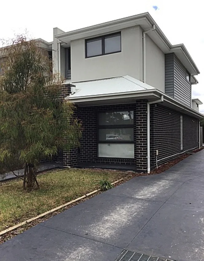 2/22 Kynoch Street, Deer Park VIC 3023