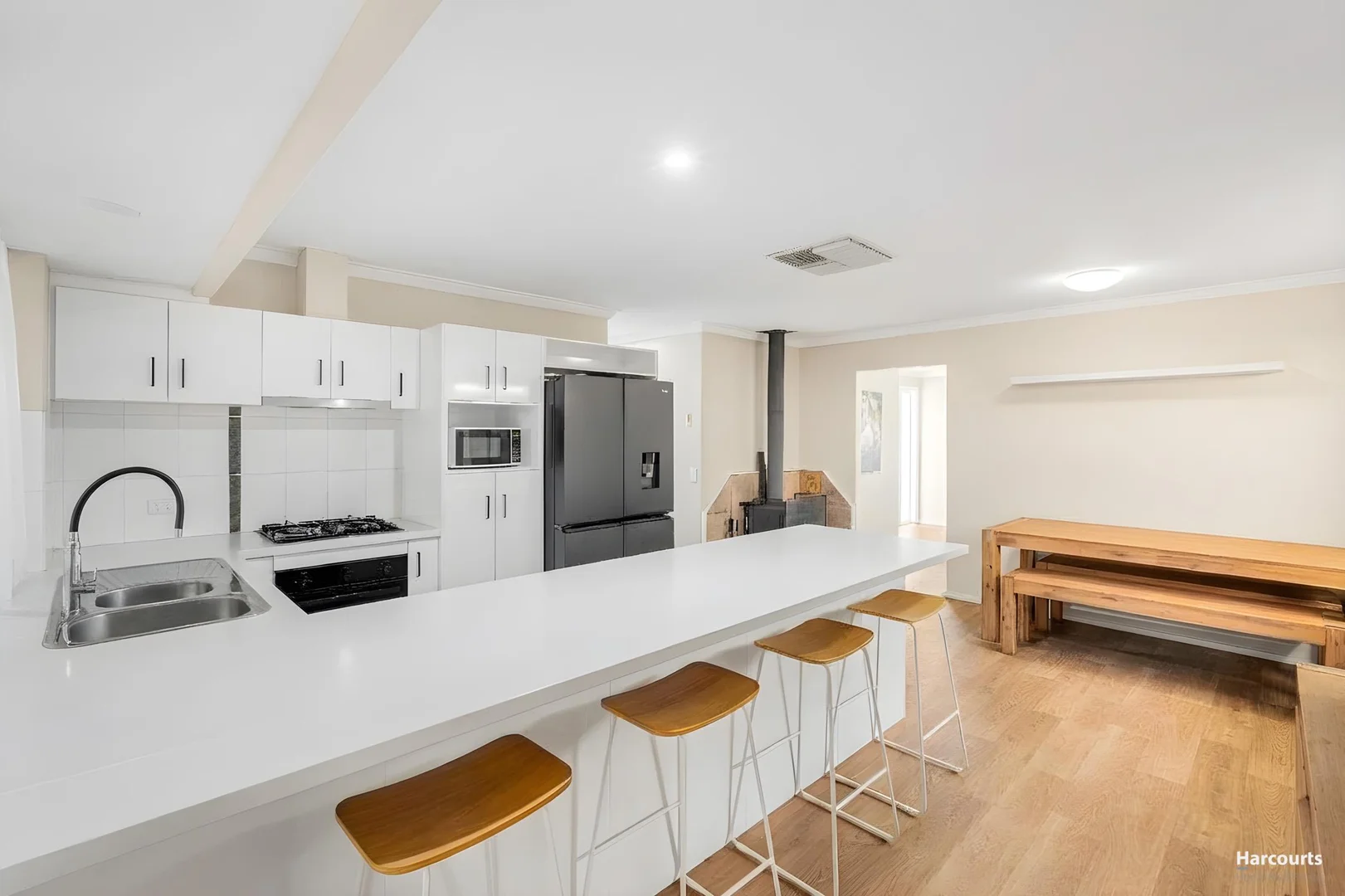 Additional image 3 of 6 Beechcroft Place, Camillo WA 6111