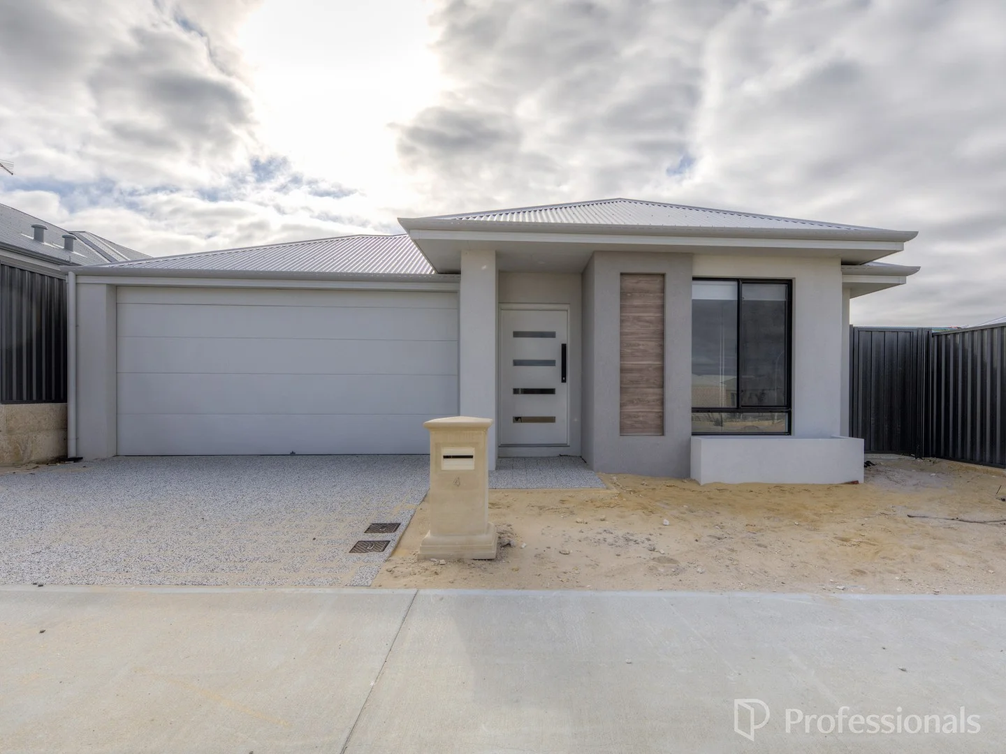 4 Lyrebird Road, Eglinton WA 6034