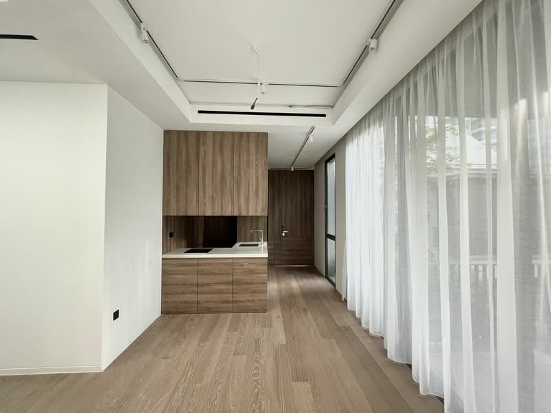 10 Evelyn Road photo 5