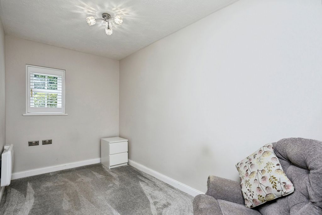 Additional image 11 of 2 bed flat for saleRose Hill, Billingshurst, West Sussex RH14