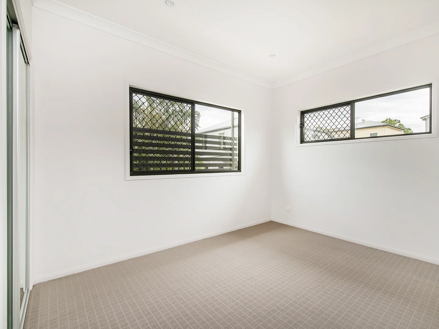 Additional image 9 of 2/8 Houthem St, Camp Hill QLD 4152