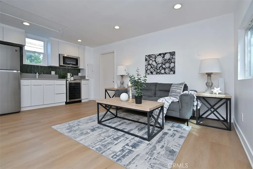 Additional image 120 of 15576 Hesby St, Encino, CA 91436
