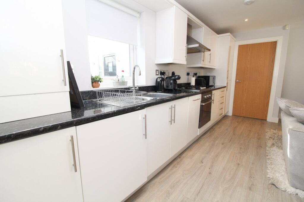 Commercial Road, Poole, BH14 photo 5