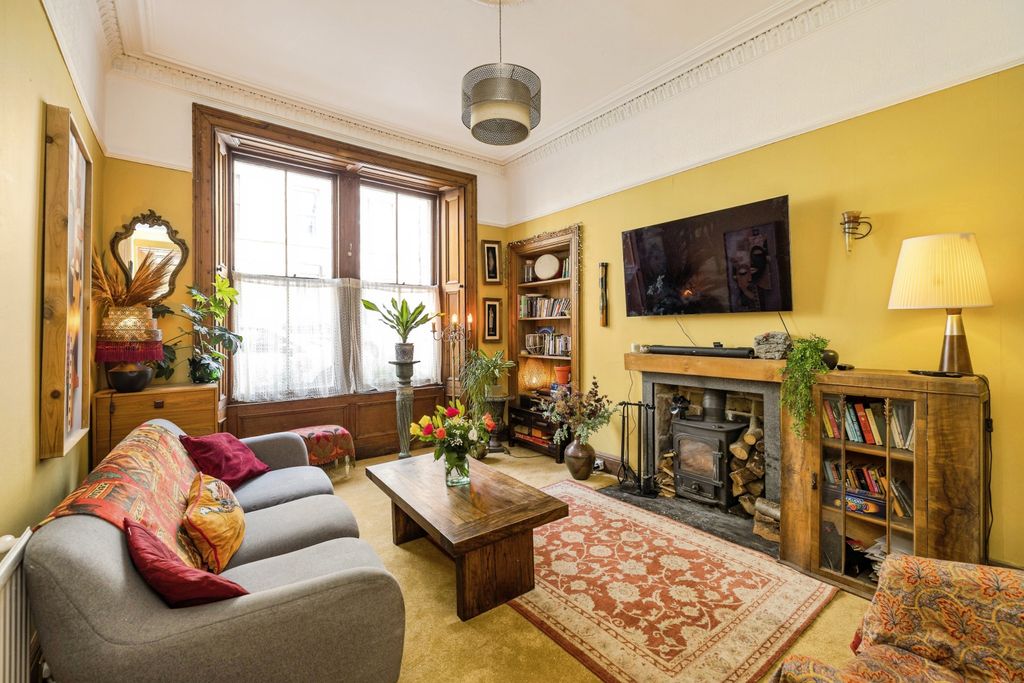 Additional image 3 of 2 bed flat for saleSouth Oxford Street, Edinburgh EH8