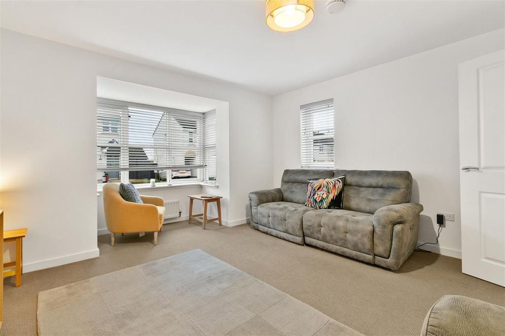 Additional image 3 of 4 bed detached house for saleQueen Mary Crescent, Clydebank G81