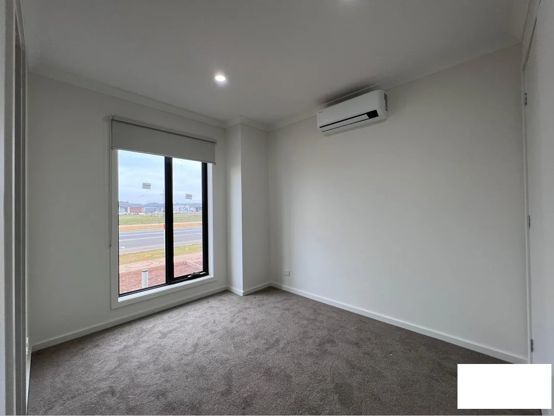 22 Kingdom Bvd, Weir Views VIC 3338 photo 4