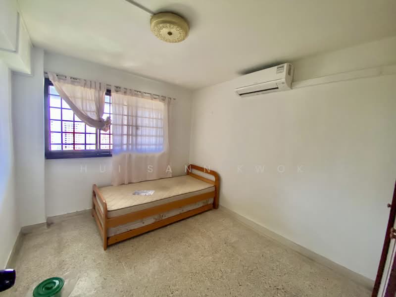 12 Holland Avenue photo 2