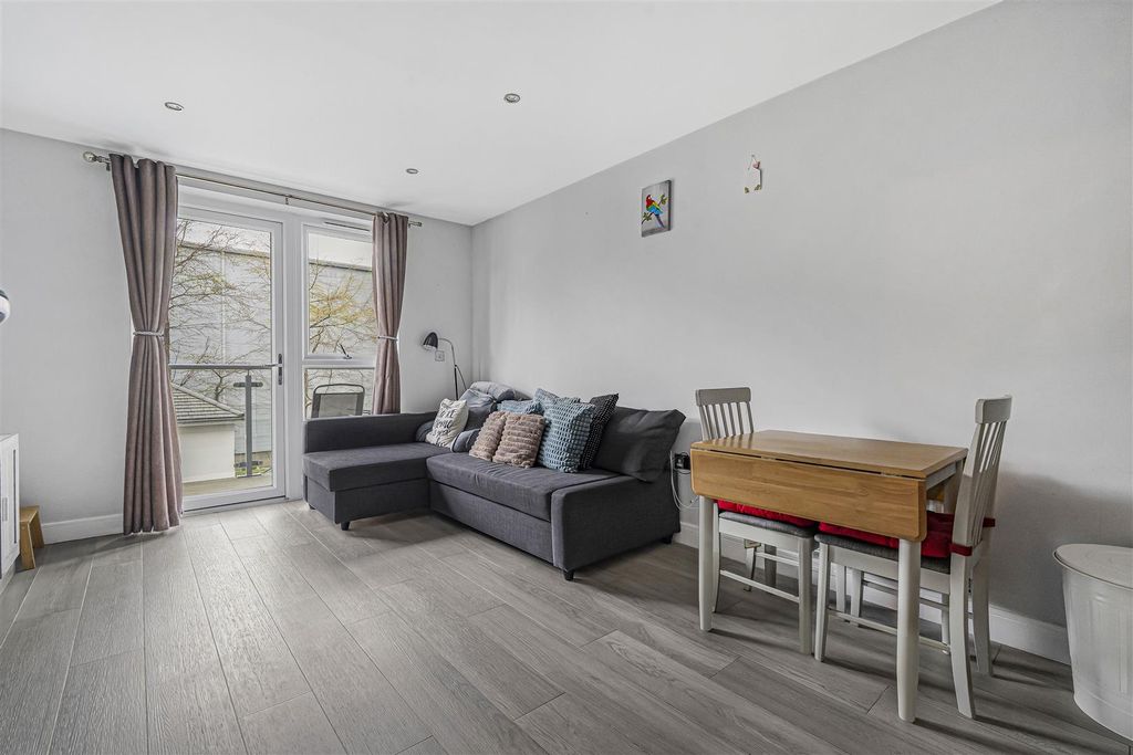 Additional image 3 of 1 bed flat for saleAlder House, Wallingford Way, Maidenhead SL6
