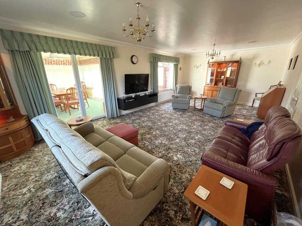 Worthington Crescent, Whitecliff photo 2