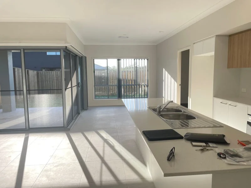 81 Citron Cres, Helensvale QLD 4212 photo 3