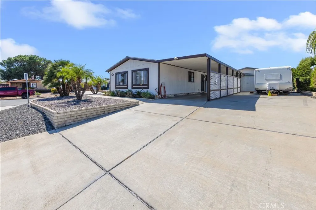 602 Roadrunner Way, Perris, CA 92570 photo 3