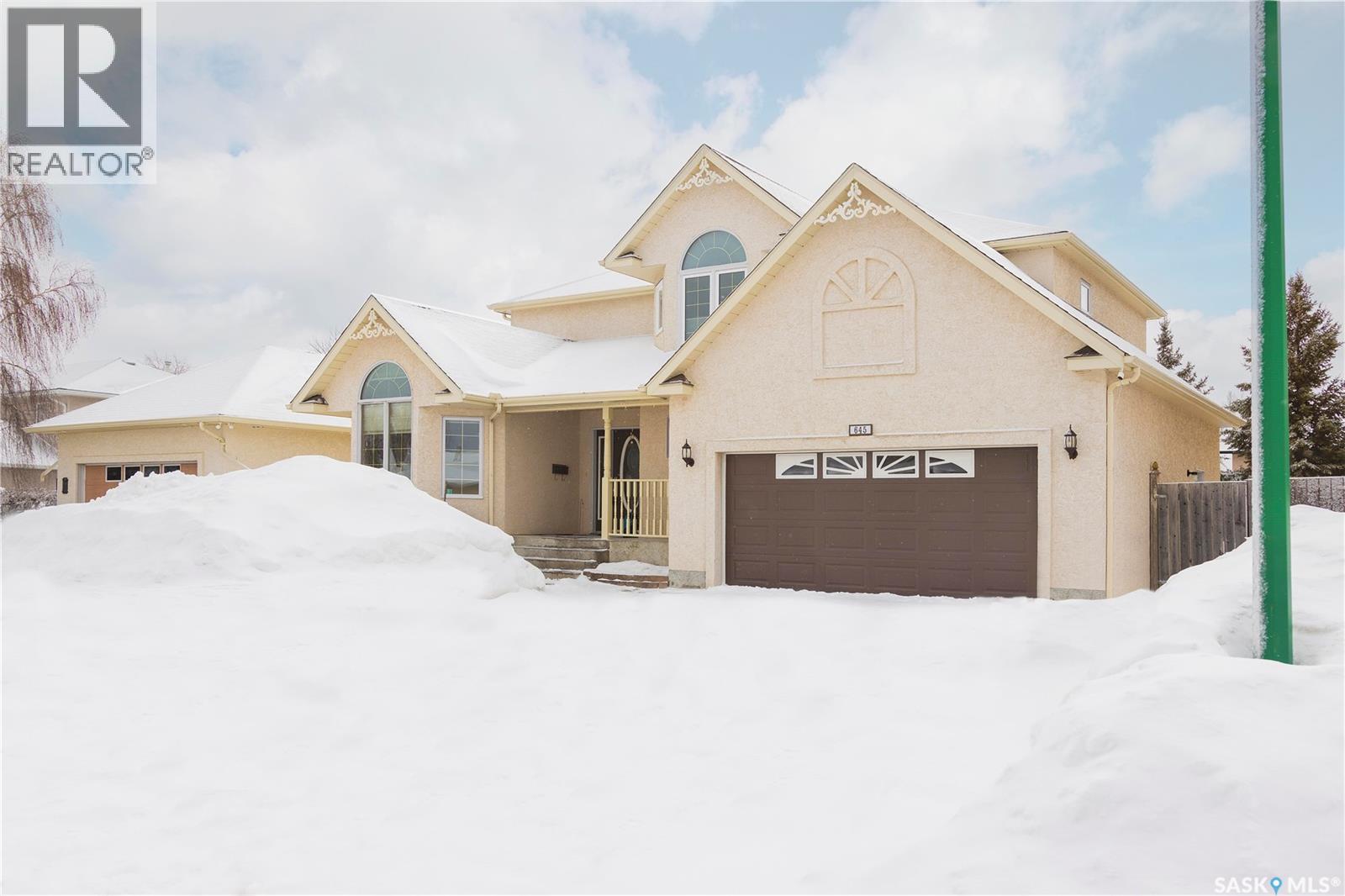 645 Aaron DRIVE
