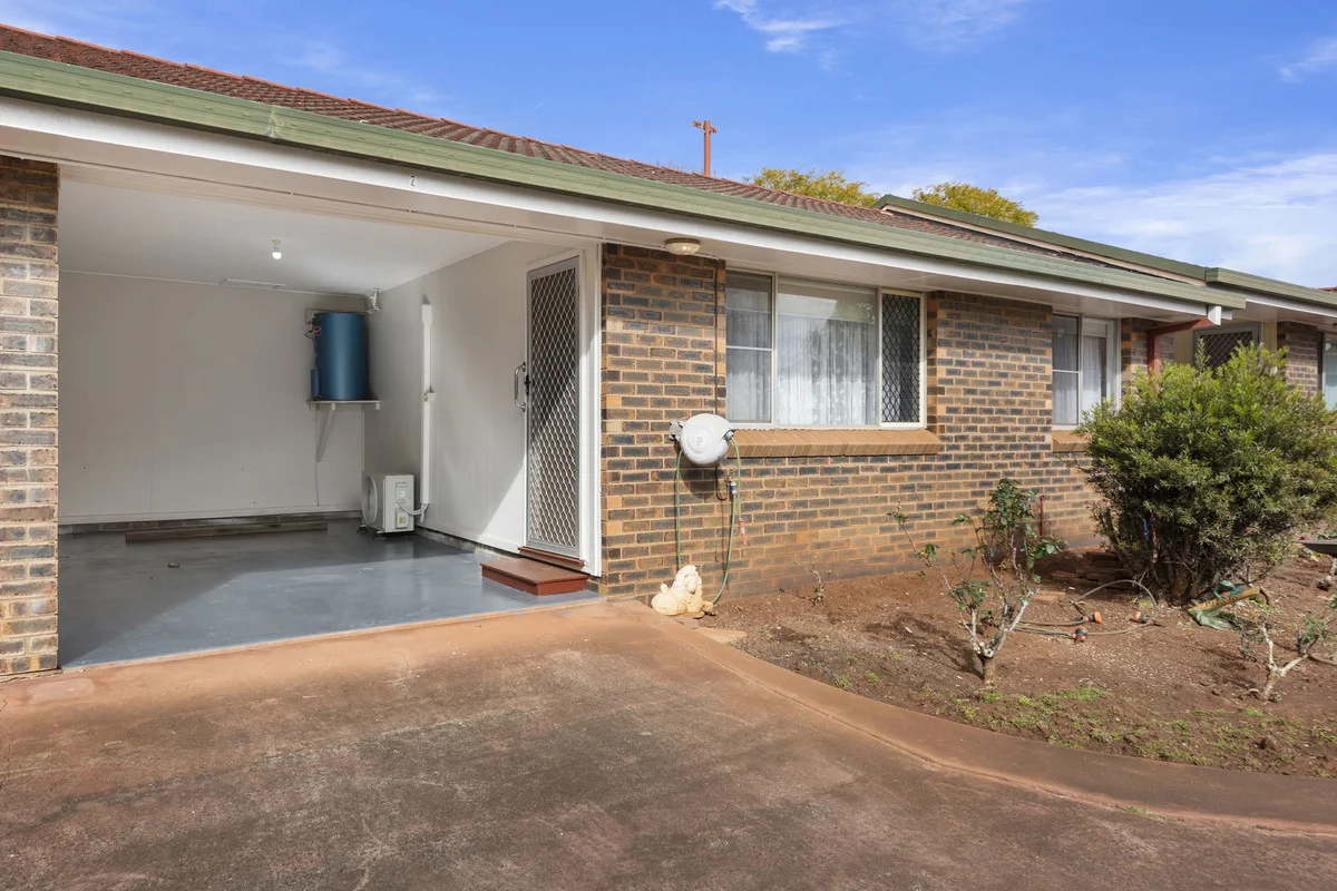 2/373 Tor Street, Newtown QLD 4350