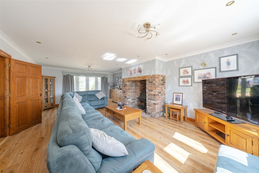 Additional image 6 of 4 bed detached house for saleGlebe Lane, Lower Harlestone, Northampton NN7