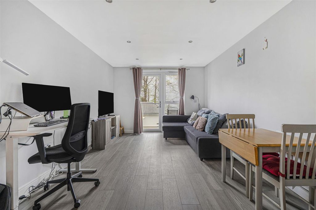 Additional image 2 of 1 bed flat for saleAlder House, Wallingford Way, Maidenhead SL6