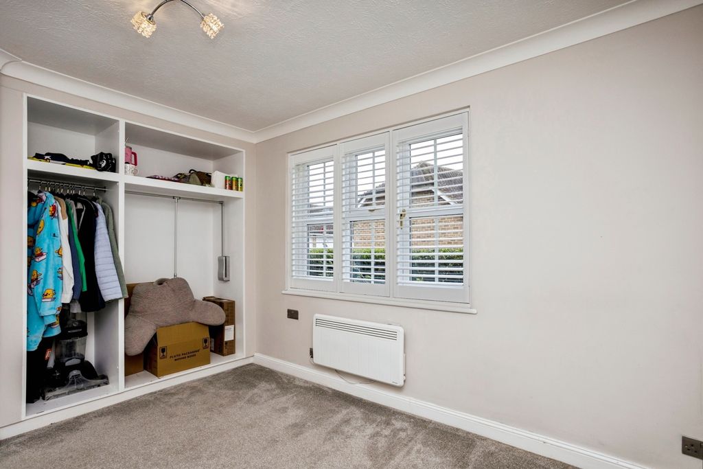 Additional image 6 of 2 bed flat for saleRose Hill, Billingshurst, West Sussex RH14