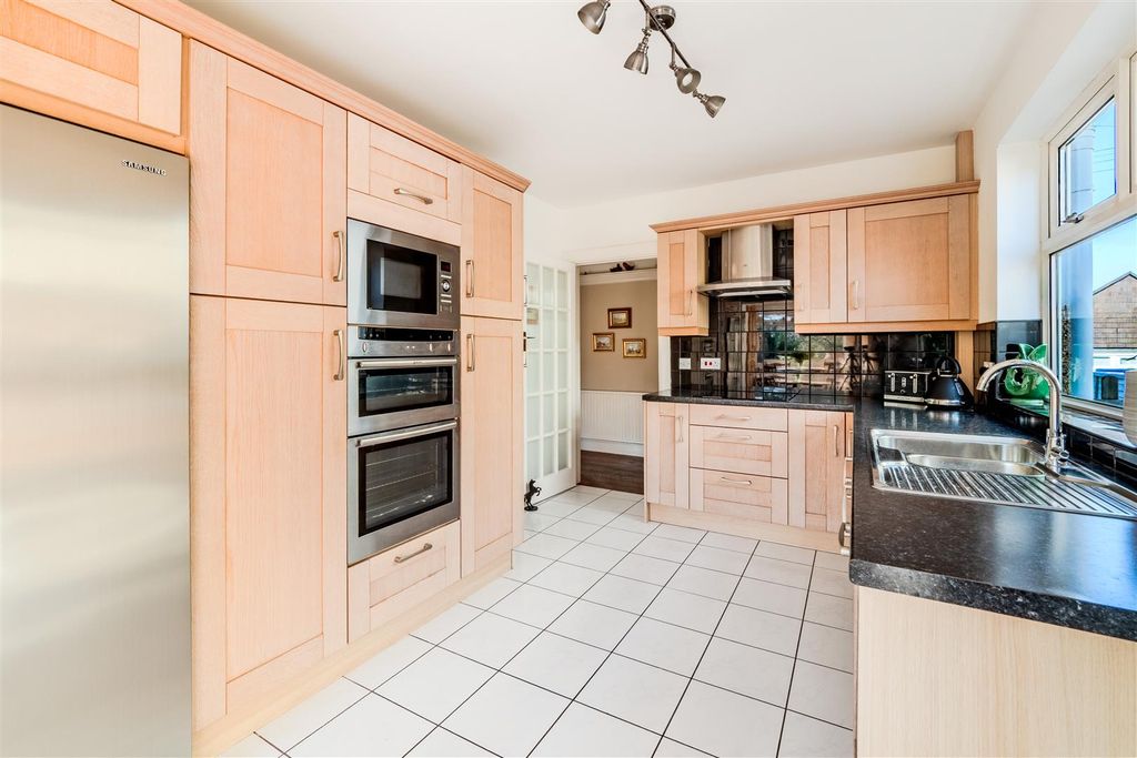 Additional image 7 of 4 bed detached house for saleHandsome Detached Home On The Dell, Westbury-On-Trym, Bristol BS9