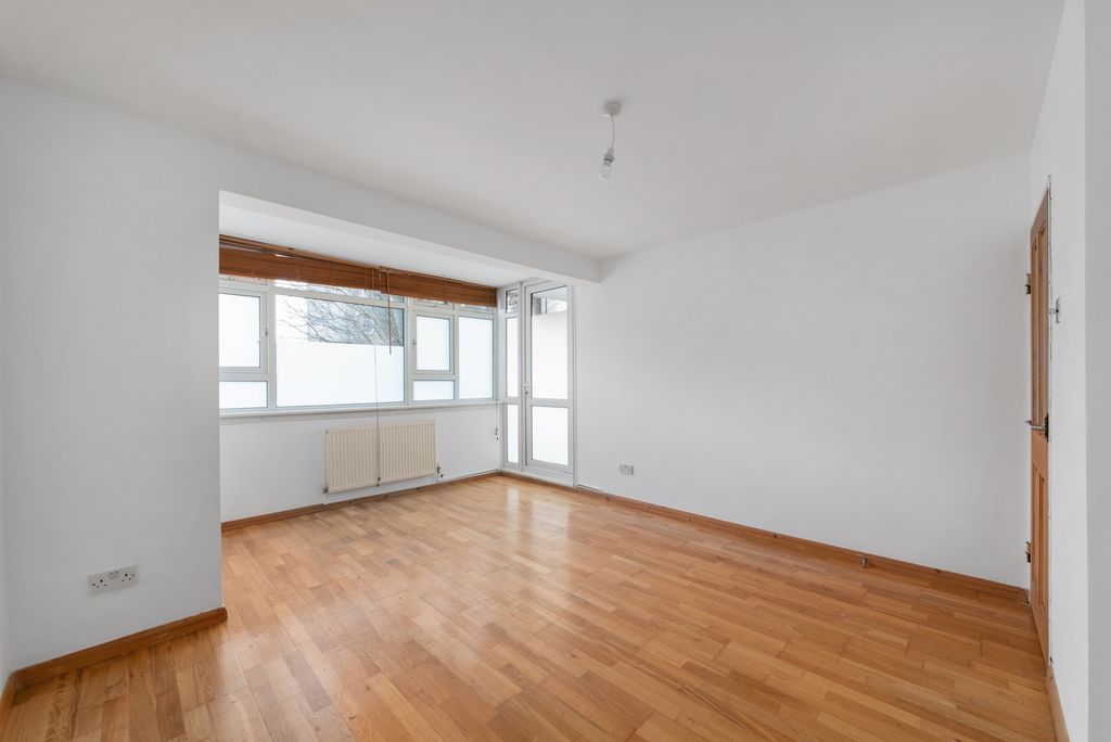 2 bed flat for saleWeydown Close, Southfields SW19