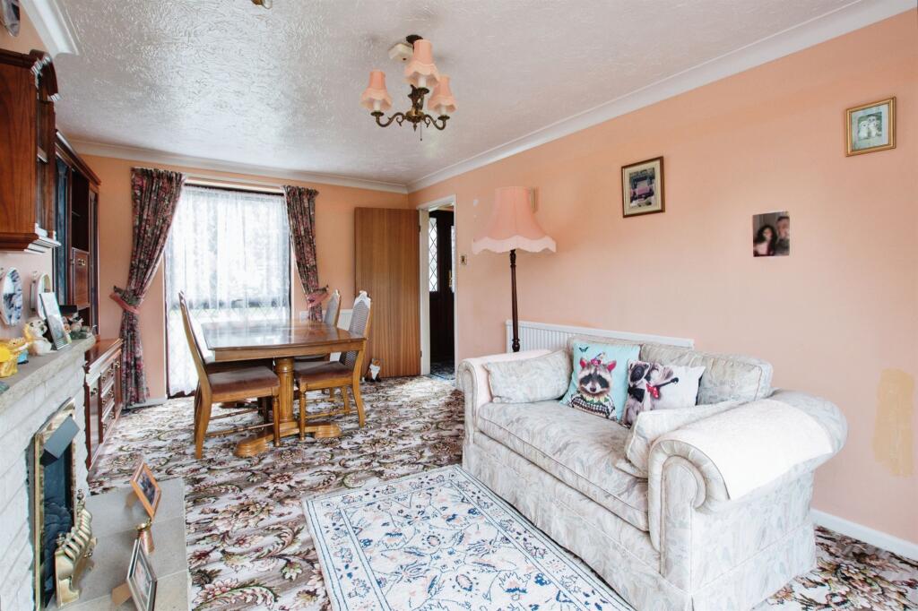 Plantagenet Crescent, Bournemouth photo 4