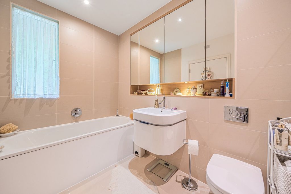 Additional image 12 of 3 bed flat for saleCliveden Gages, Taplow, Buckinghamshire SL6