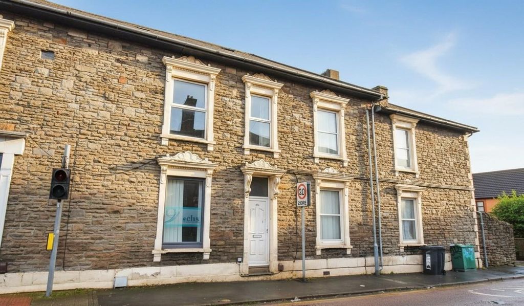 Studio for saleHigh Street, Staple Hill BS16