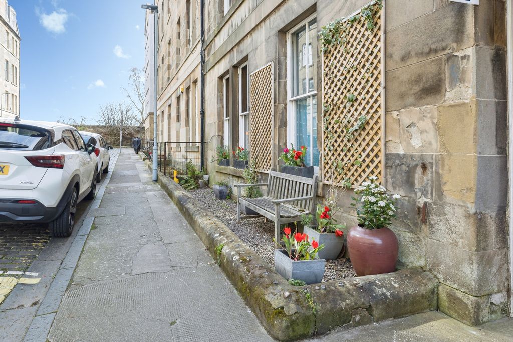 Additional image 2 of 2 bed flat for saleSouth Oxford Street, Edinburgh EH8