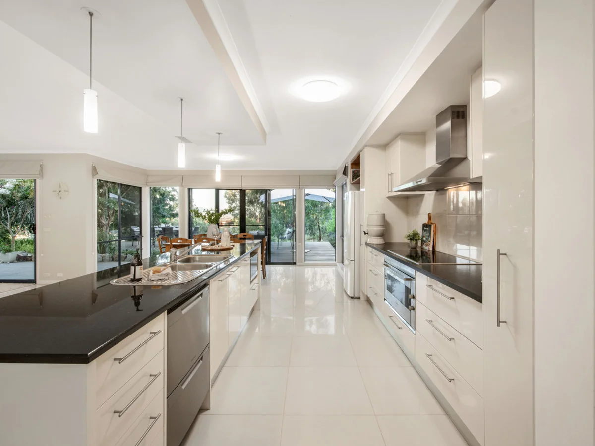 Additional image 7 of 25 Lauren Court, Table Top NSW 2640