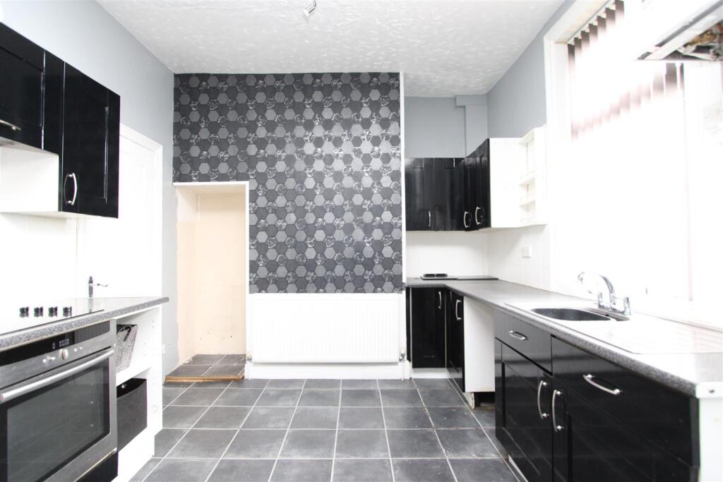 Runswick Terrace, Bradford photo 3