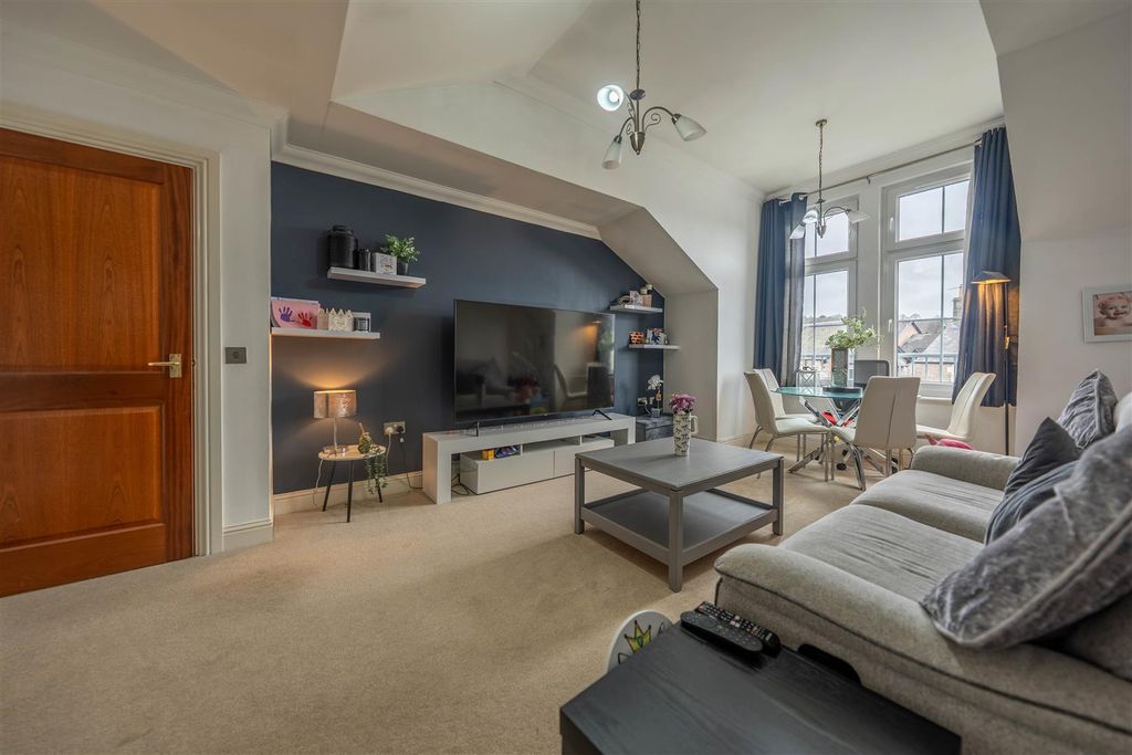 2 bed flat for saleCroft Park, Perth PH2 photo 2