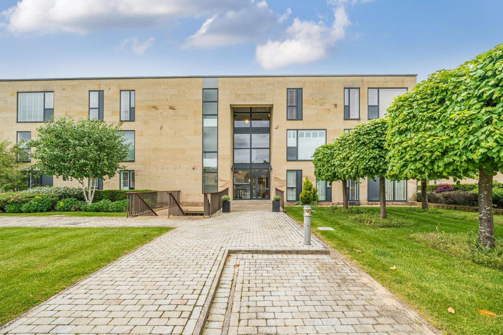 Additional image 14 of 3 bed flat for saleCliveden Gages, Taplow, Buckinghamshire SL6