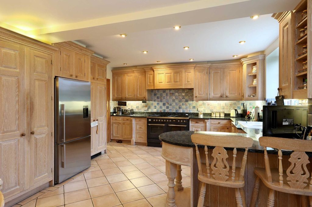 Additional image 7 of 7 bed detached house for saleWilton Crescent, Beaconsfield, Buckinghamshire HP9