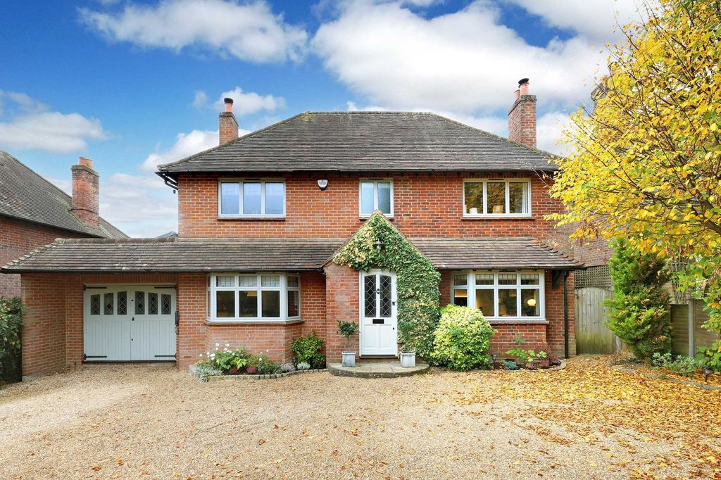 5 bed country house for saleHazlemere Road, Penn, Buckinghamshire HP10