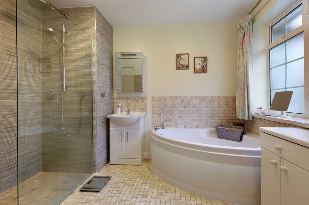 Additional image 15 of 7 bed detached house for saleWilton Crescent, Beaconsfield, Buckinghamshire HP9