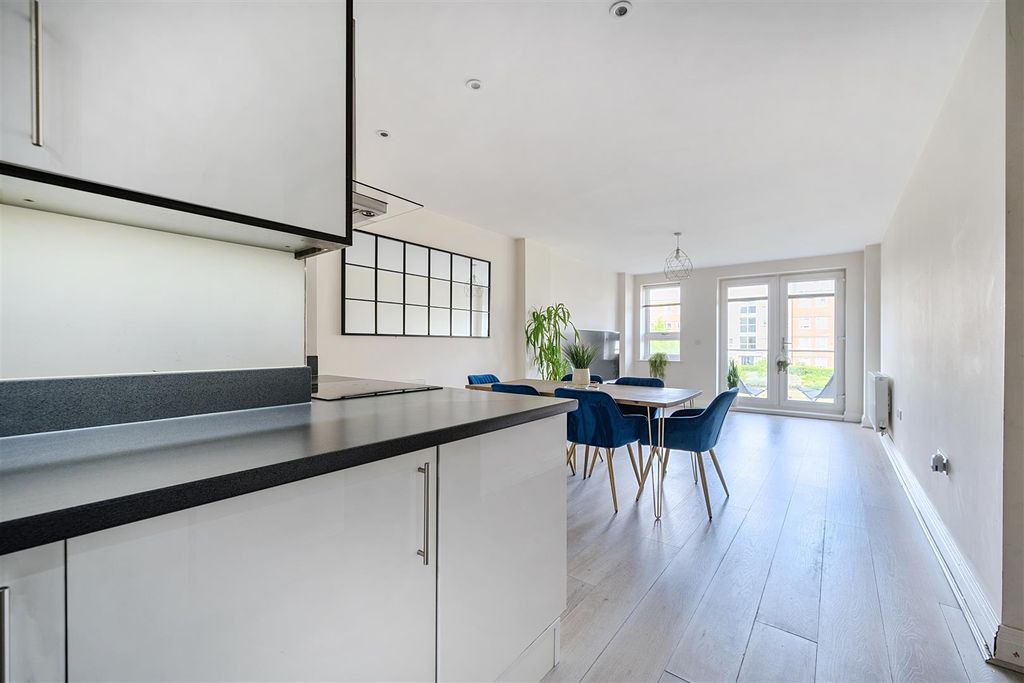 Additional image 2 of 2 bed flat for saleKestrel Court, Heron Way, Maidenhead SL6
