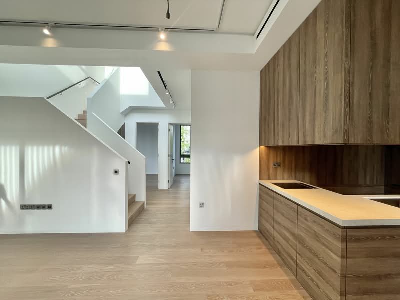 10 Evelyn Road photo 3