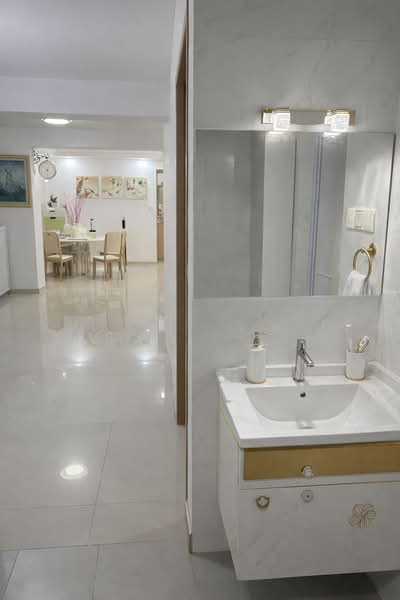 305 Tampines Street 32 photo 2