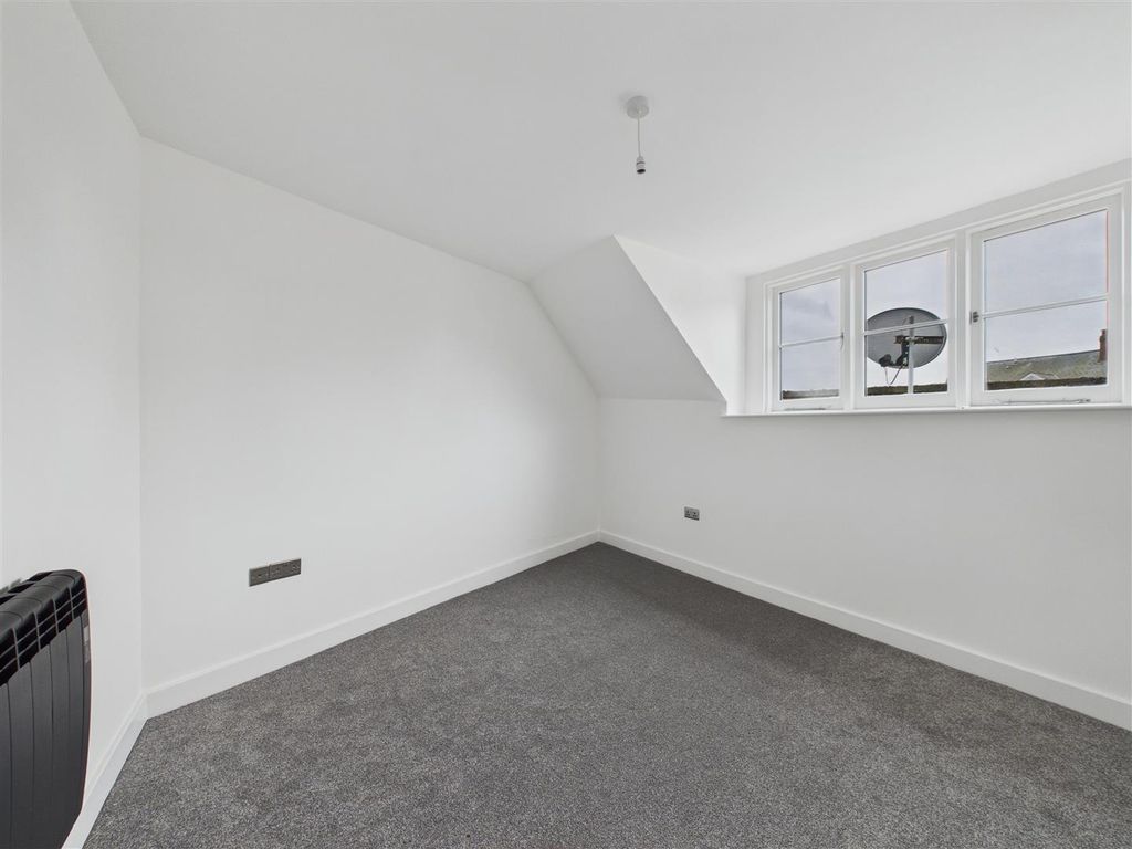 Additional image 7 of 2 bed flat for saleSparta House, Crackwell Street, Tenby SA70