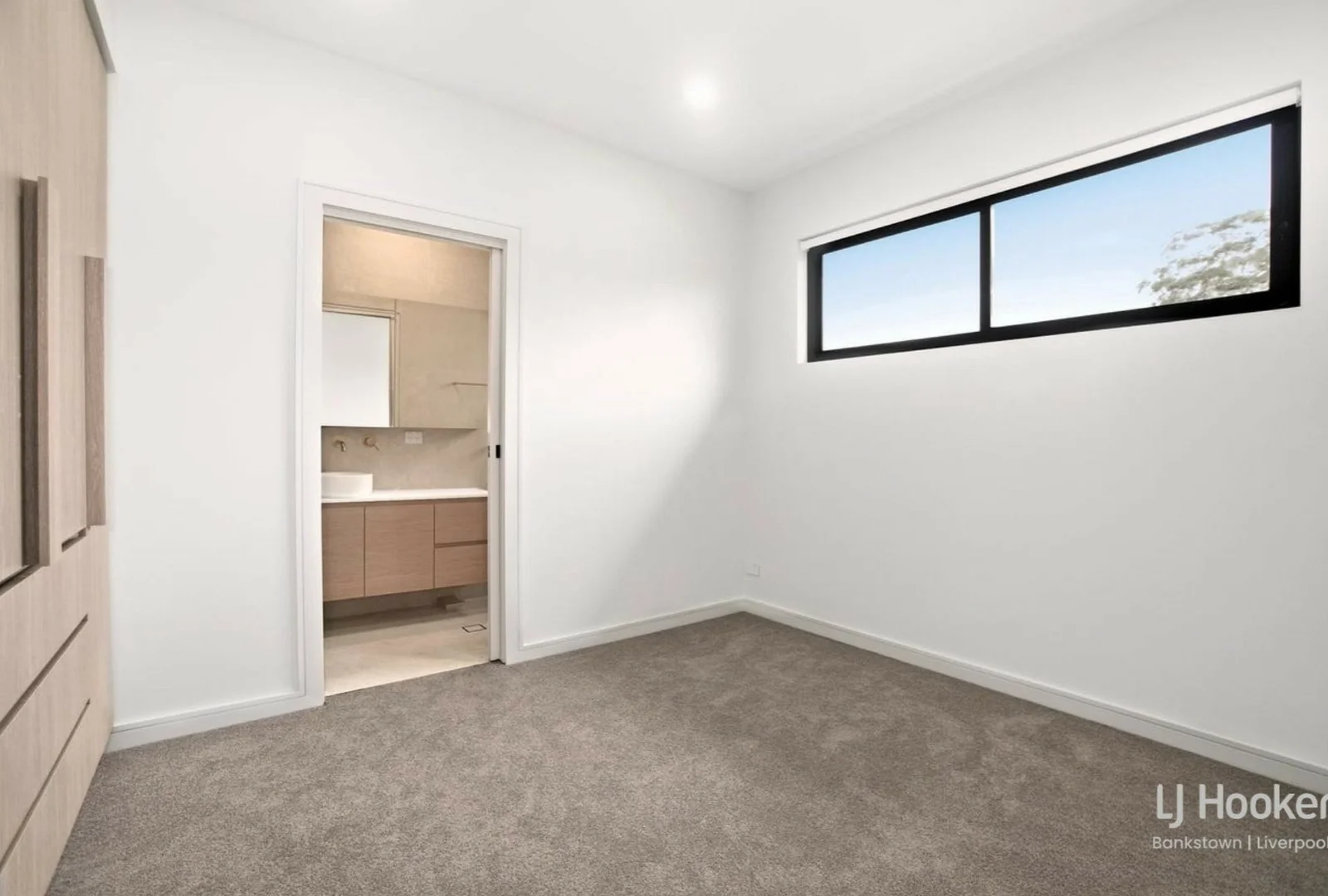 11A Harden Crescent, Georges Hall NSW 2198 photo 3