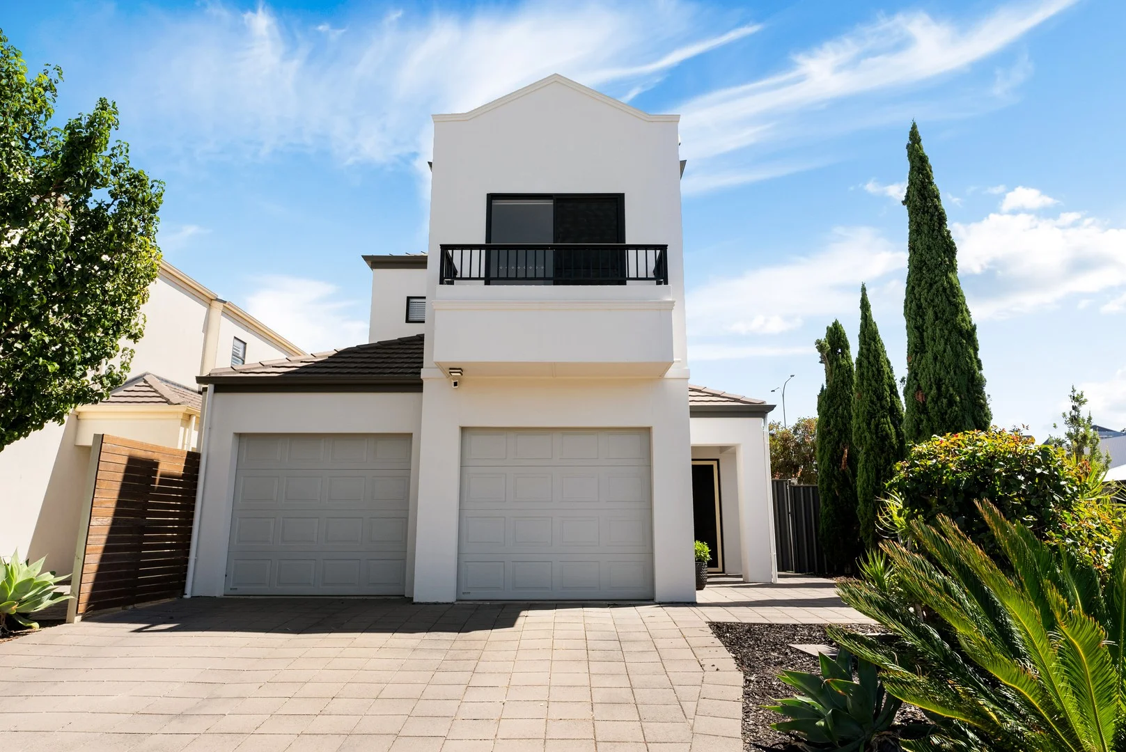 2 Nambucca Avenue, West Lakes Shore SA 5020