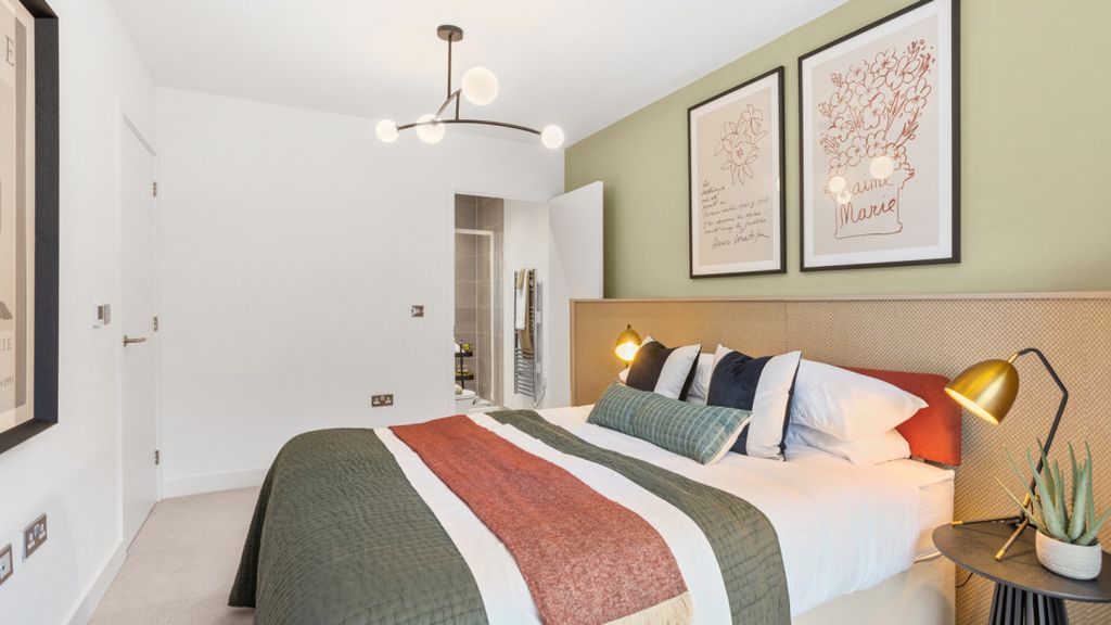 Additional image 4 of 2 bed flat for saleNewmarket Road, Cambridge CB5