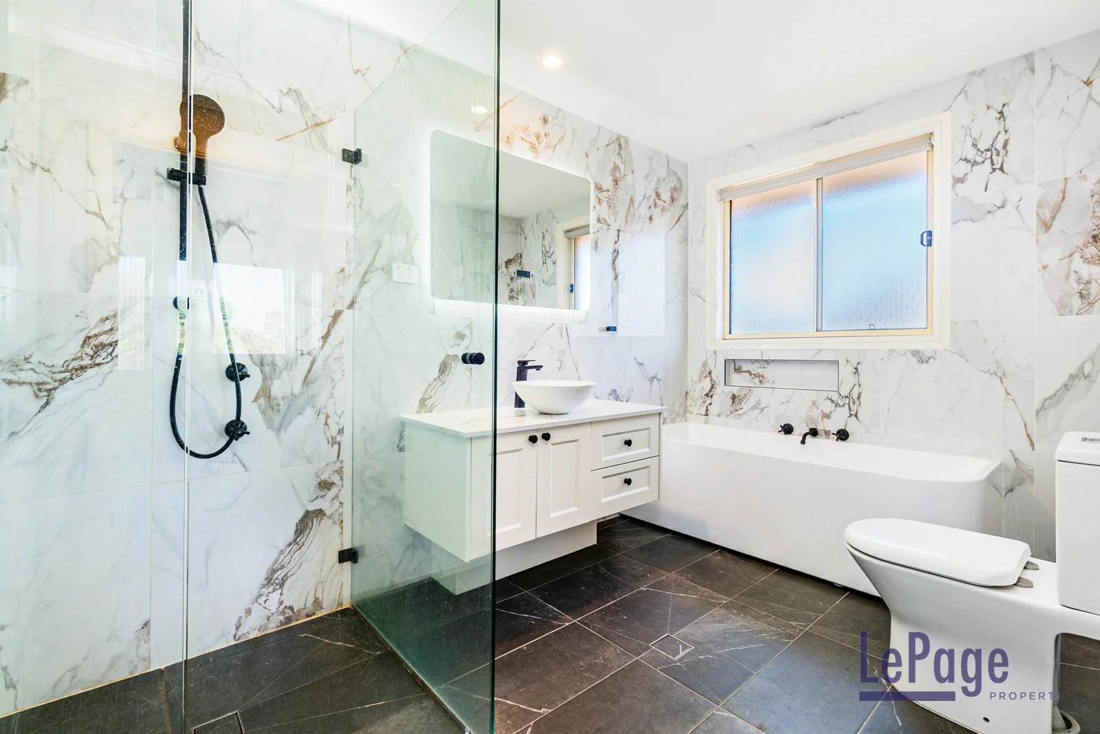34 Scribblygum Crt, Rouse Hill NSW 2155 photo 5