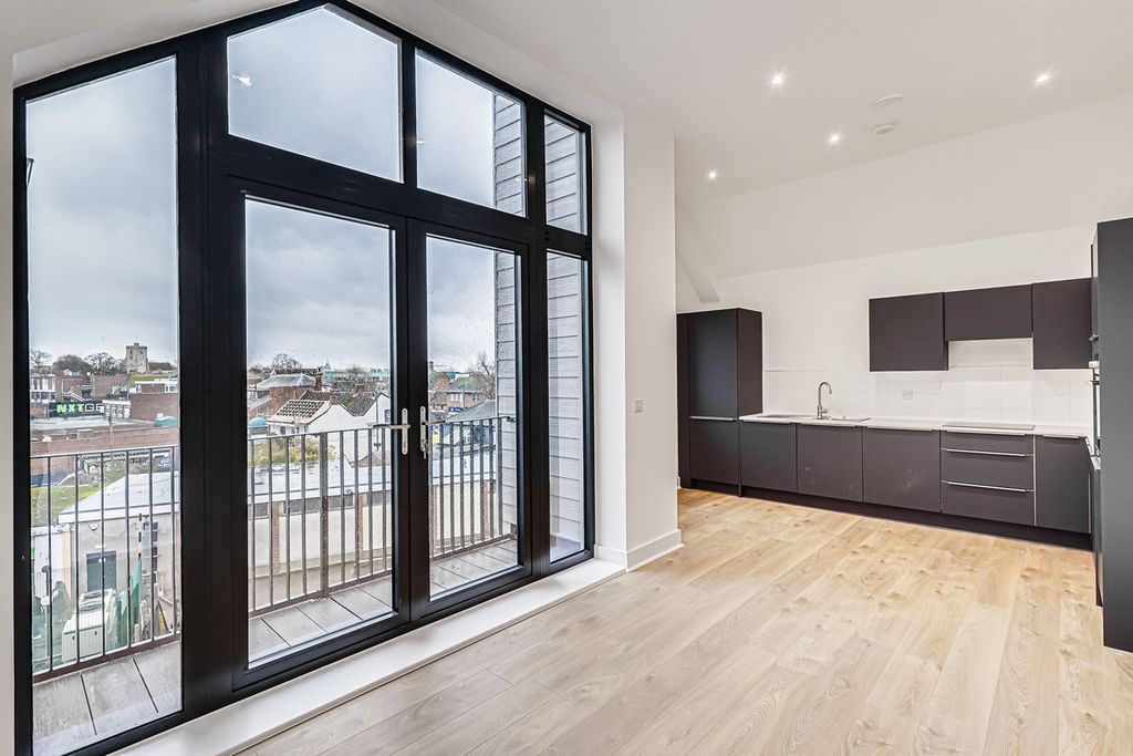 Additional image 9 of 2 bed flat for saleThe Regency Apartments, Rayleigh SS6