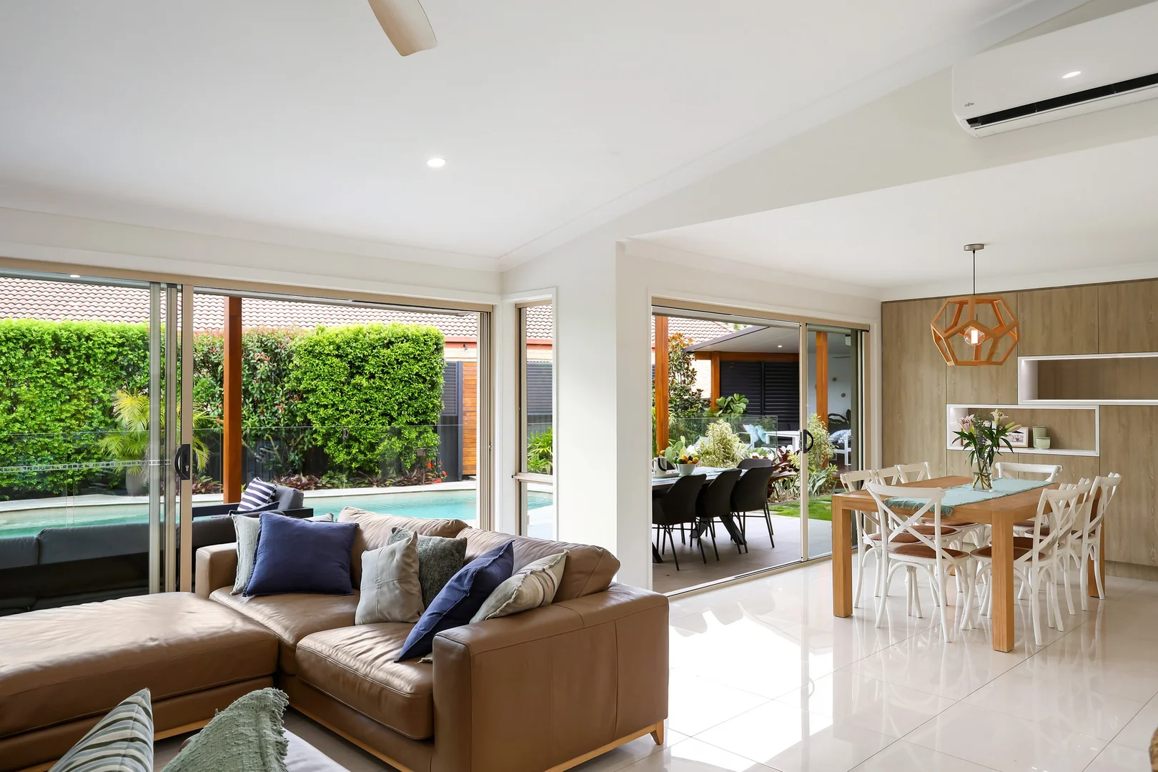 Additional image 3 of 8 Beaconsfield Drive, Burleigh Waters QLD 4220