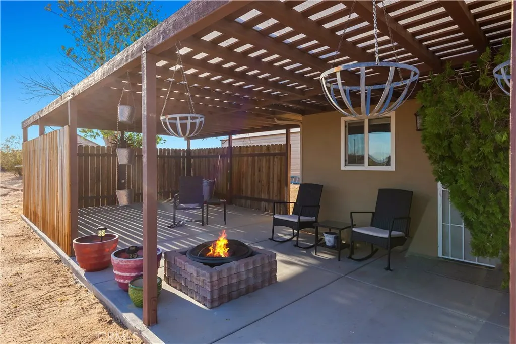 Additional image 6 of 1040 Jackalope Avenue, Joshua Tree, CA 92252