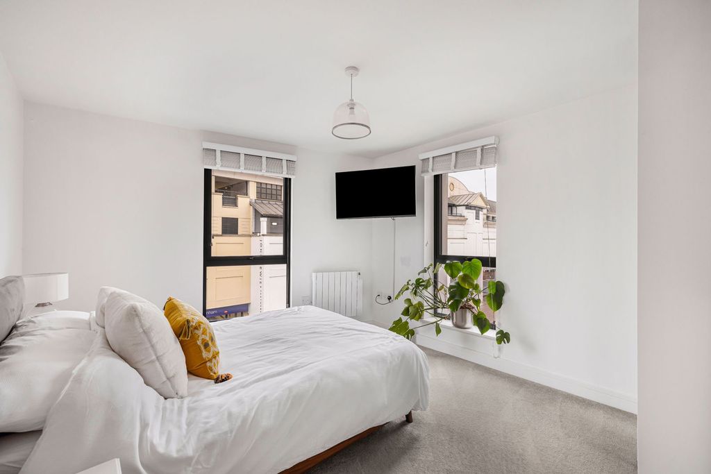 Additional image 11 of 2 bed flat for saleGloucester Place, Cheltenham, Gloucestershire GL52