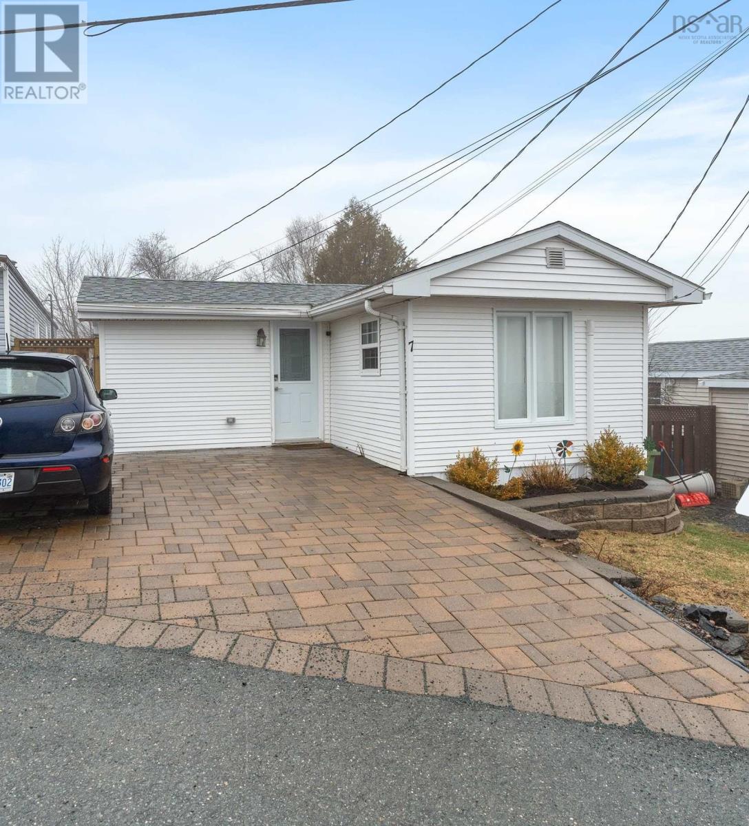 7 Hillside Drive
